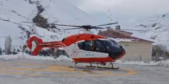 Bahçesaray’da hamile kadın helikopter ambulansla Van’a sevk edildi